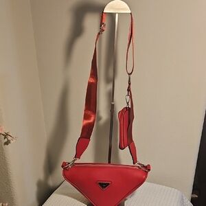 Nice Triange Red Crossbody Bag